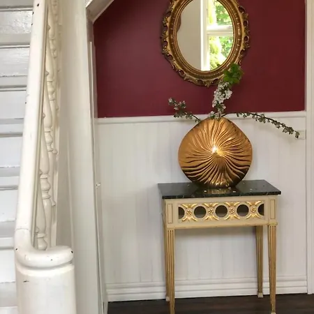 Skelby Praestegaard Bed & Breakfast *
